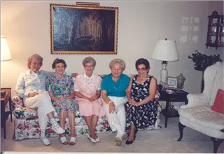 small_mom and who.webp